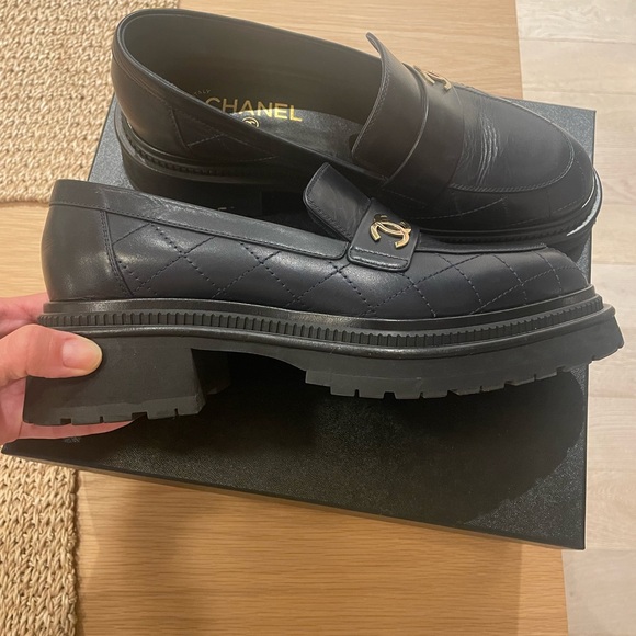 Chanel Navy Moccasin - Size 41 - Only worn once - Picture 2 of 9